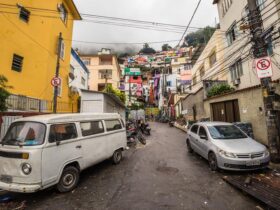 Entrada da favela