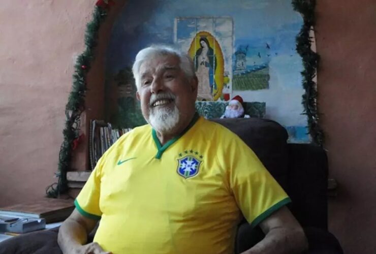 Homem com a camisa do Brasil
