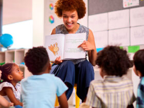 professora alunos sala de aula