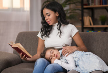 mãe filha história dormir cama