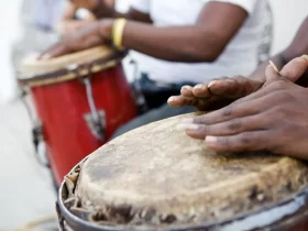 tambores atabaques negros