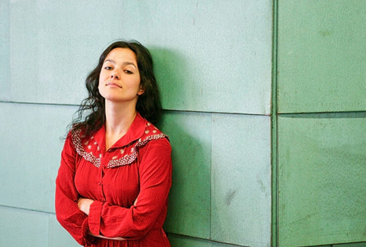 adolescente morena india museu