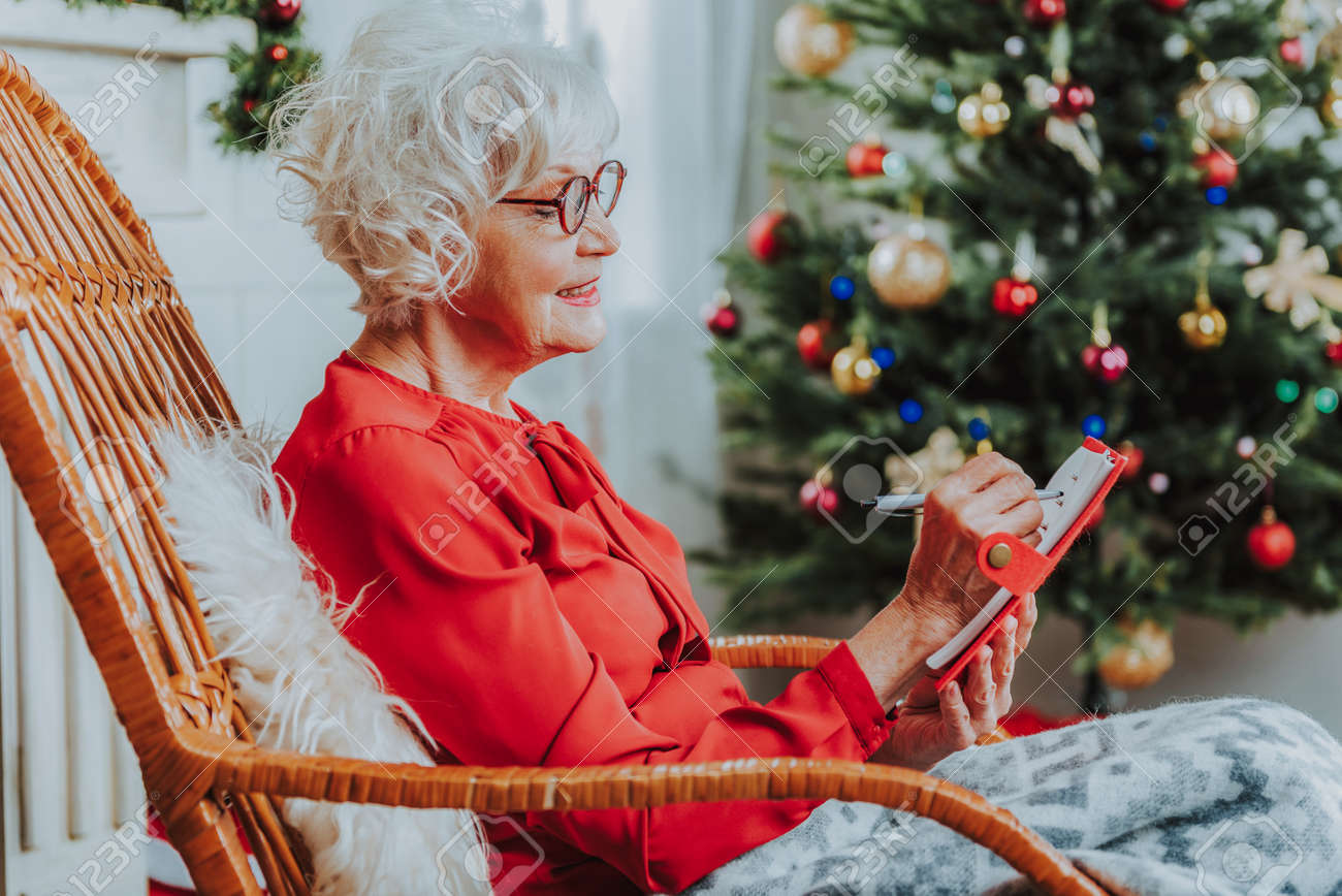 idosa cadeira de balanço