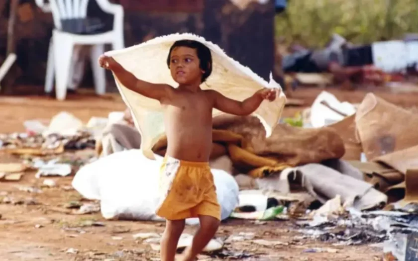 criança lixão lixo