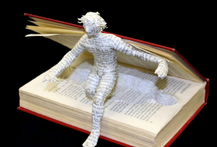 personagem saindo do livro