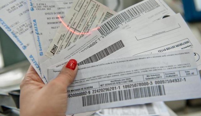 mulher boletos contas