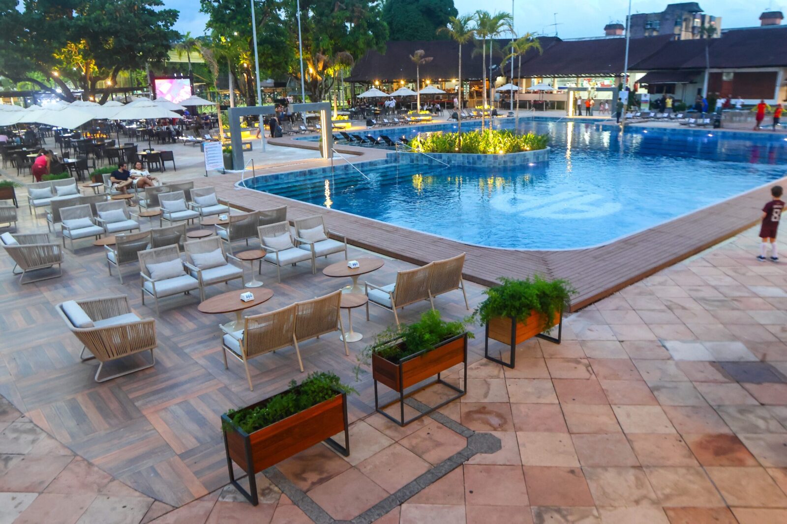 deck piscina clube