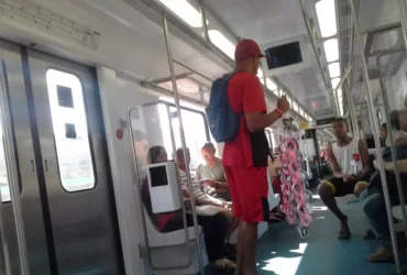 vendedor ambulante camelô trem